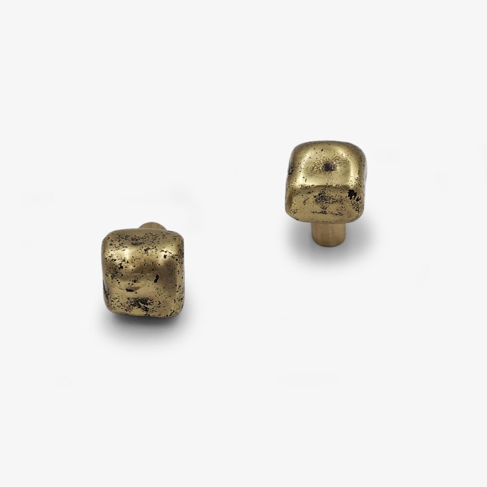 Brass cabinet knob. de poignées de cabinet en laiton