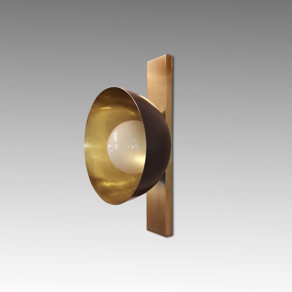 Timeless wall sconce in aged brass and opal glass. Hemispherical front on rectangular base. Soft light, 35 cm high, perfect for refined interiors.