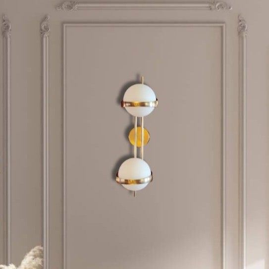 Applique en laiton et opalines Atelier Landon