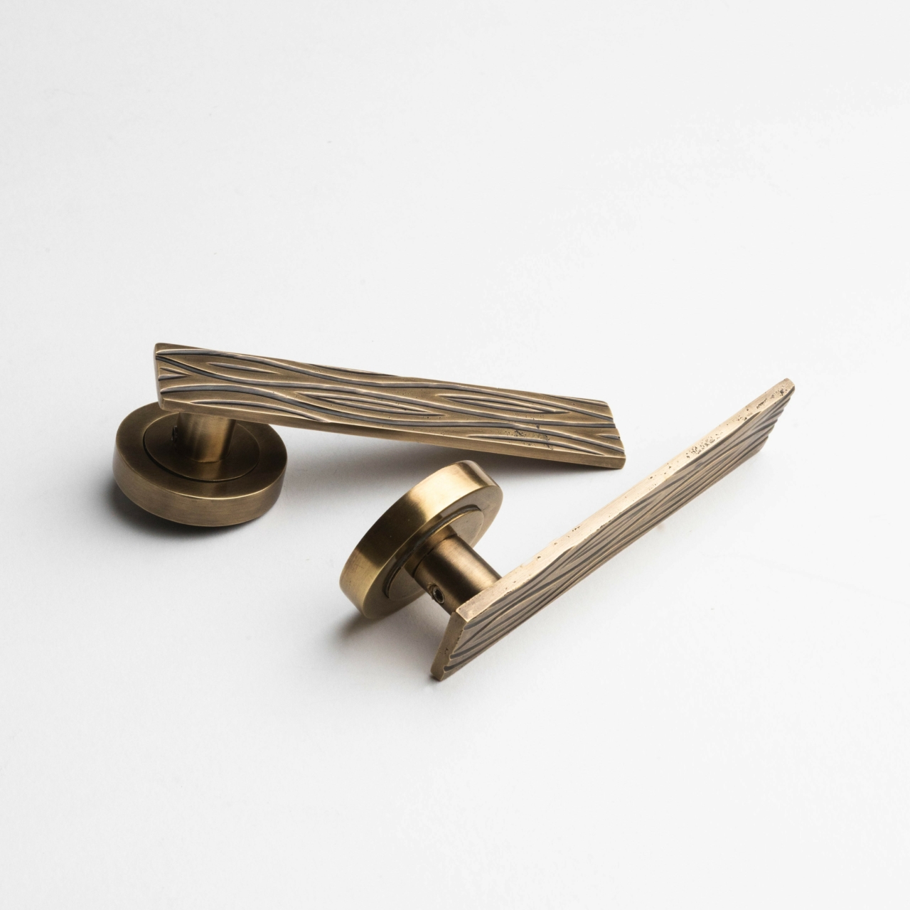 Door handle in solid brass