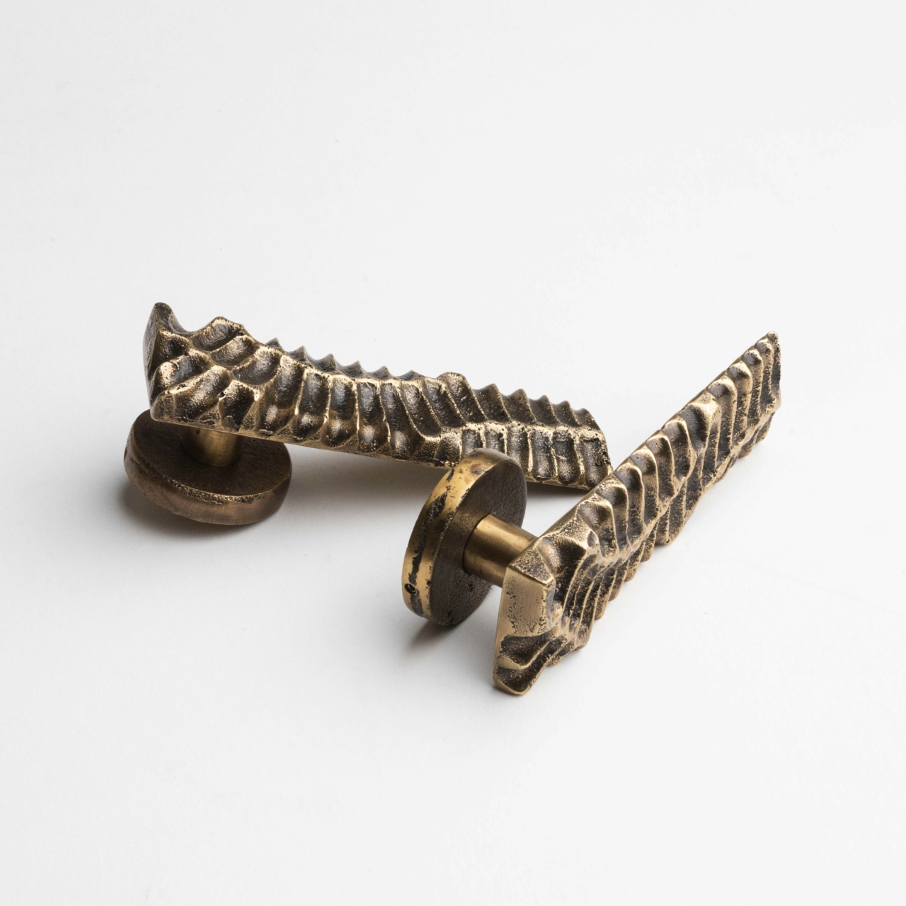 Lever handle in solid brass